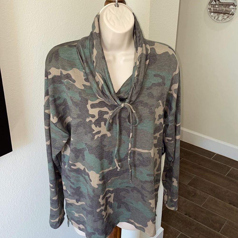 CAMO SWEATSHIRT! NEW WITH TAG BY GREEN ENVELOPE SZ XL. SO INCREDIBLY SOFT!!